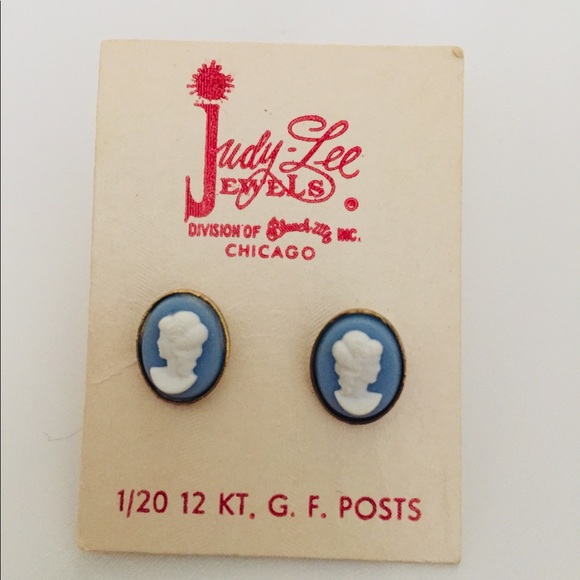 Vintage Jewelry - Vintage 60’s 12kt Gold Cameo New Earrings!